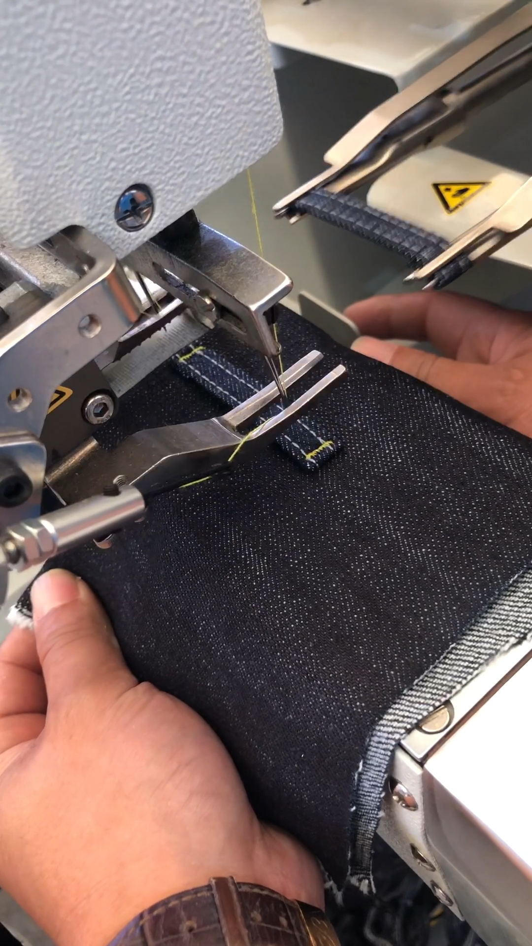 全自动钉裤袢的缝纫机