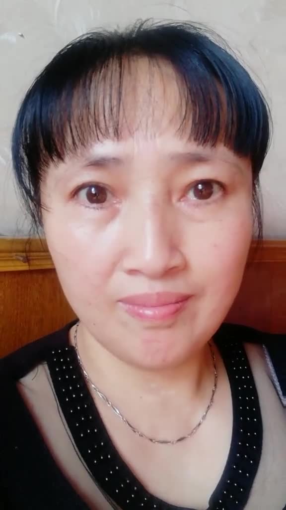 五十岁的老太婆也跟个风,素颜一张,莫笑,只是娱乐一下