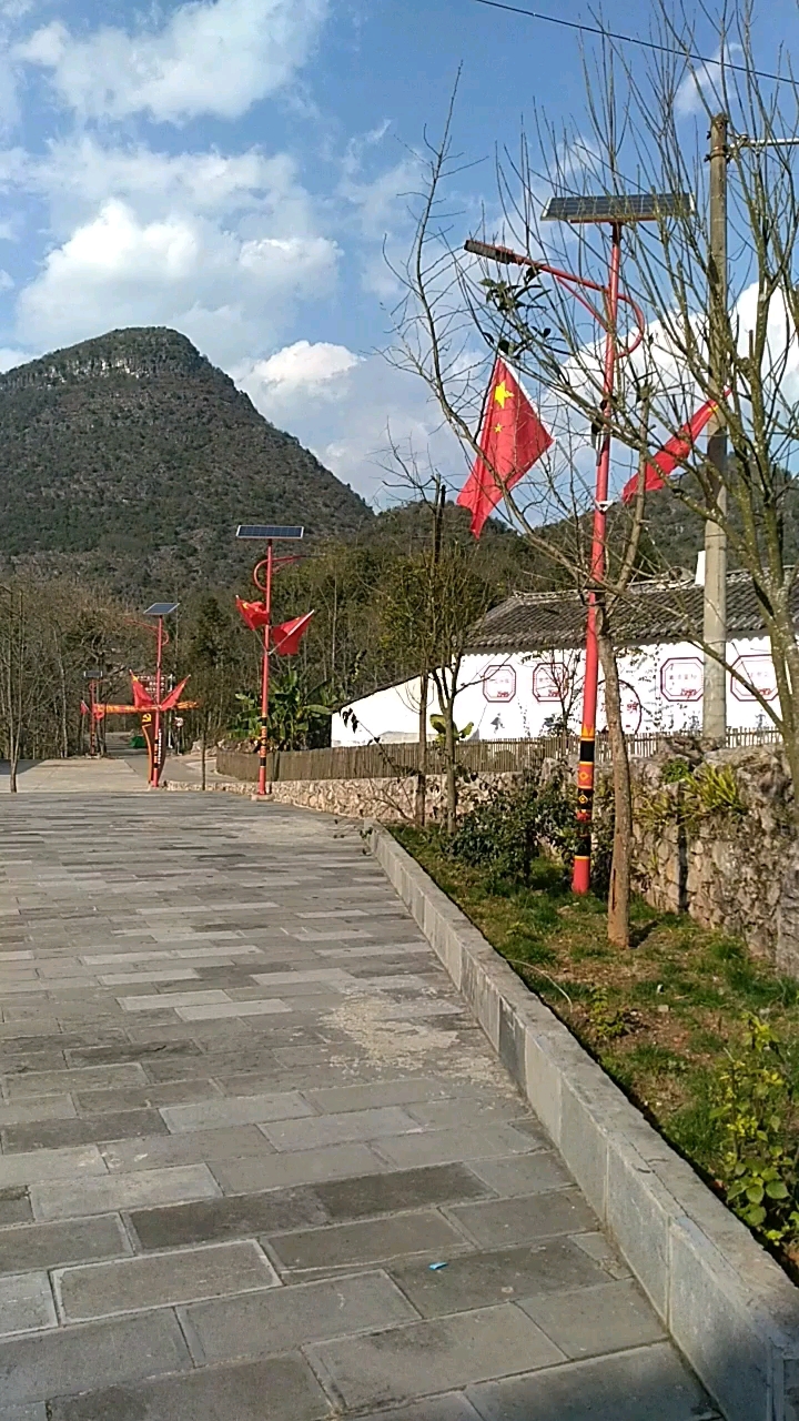 山乡嬗变,云南罗平旧屋基彝族乡,法湾村,那色峰海所在地.