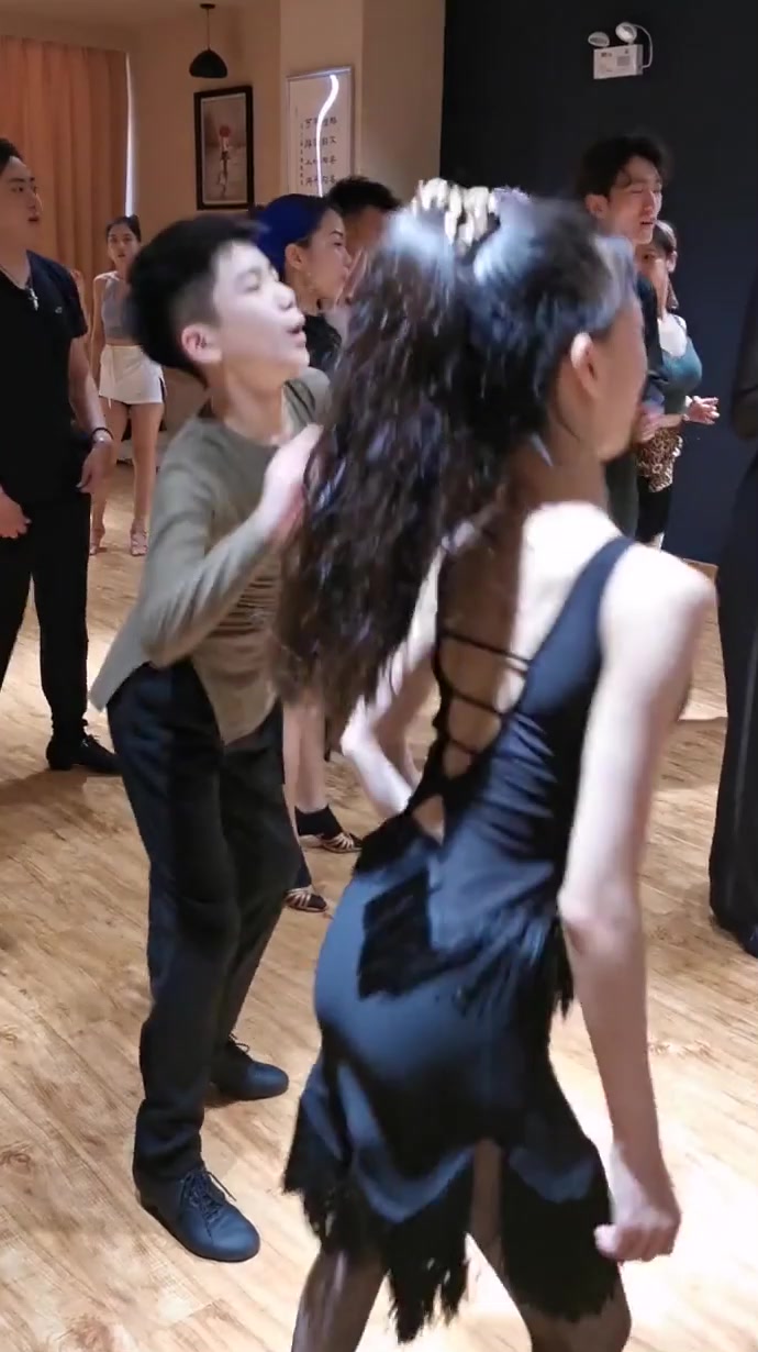 茉晗仍是那末美,佑佑仍是那末皮#王崇墨李茉晗