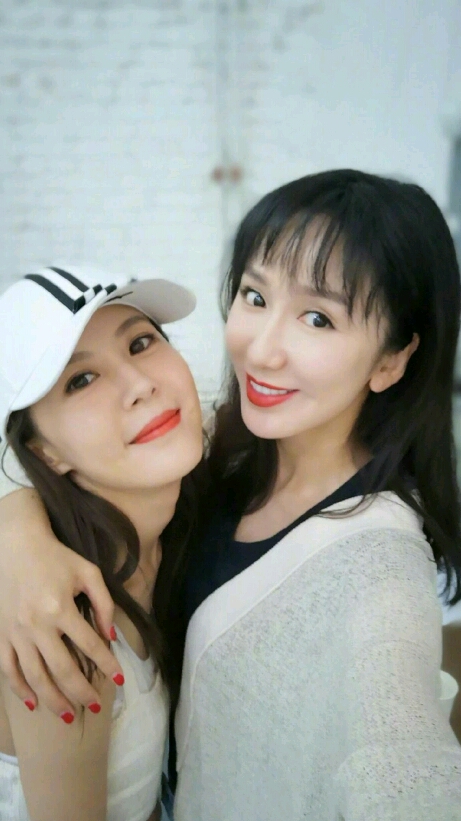 娱乐#李金铭娄艺潇甜美同框!