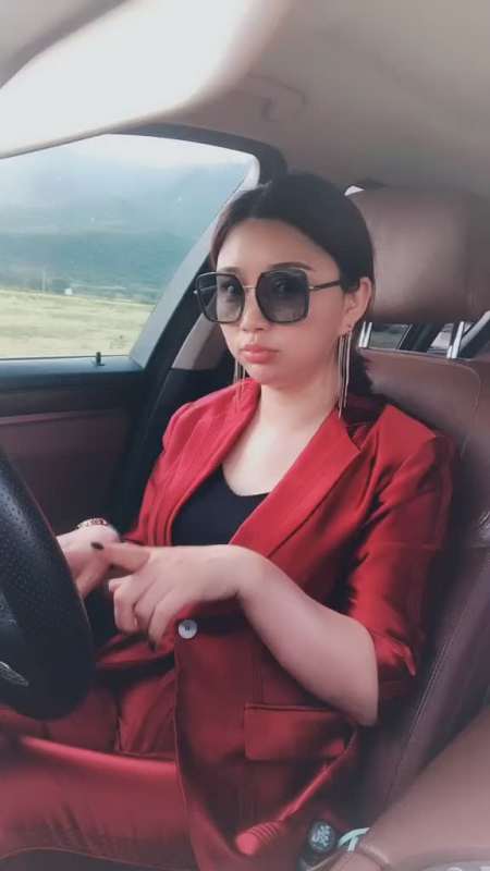 这么可爱的姑娘是谁家的晚上没事的都出来为美好生活加油 李佳容-全民