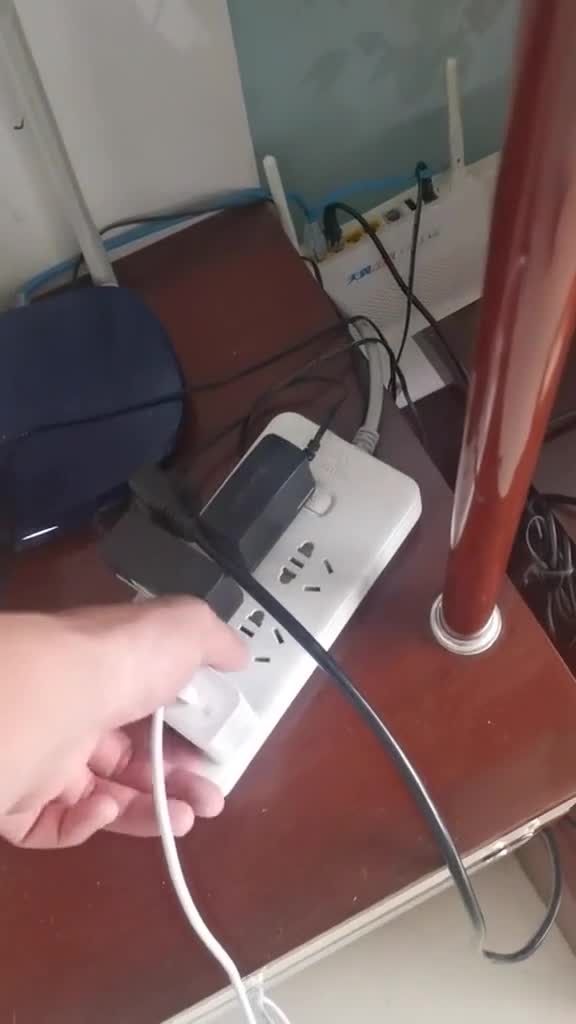 这次充电器一拔再插上就是大雪纷飞了