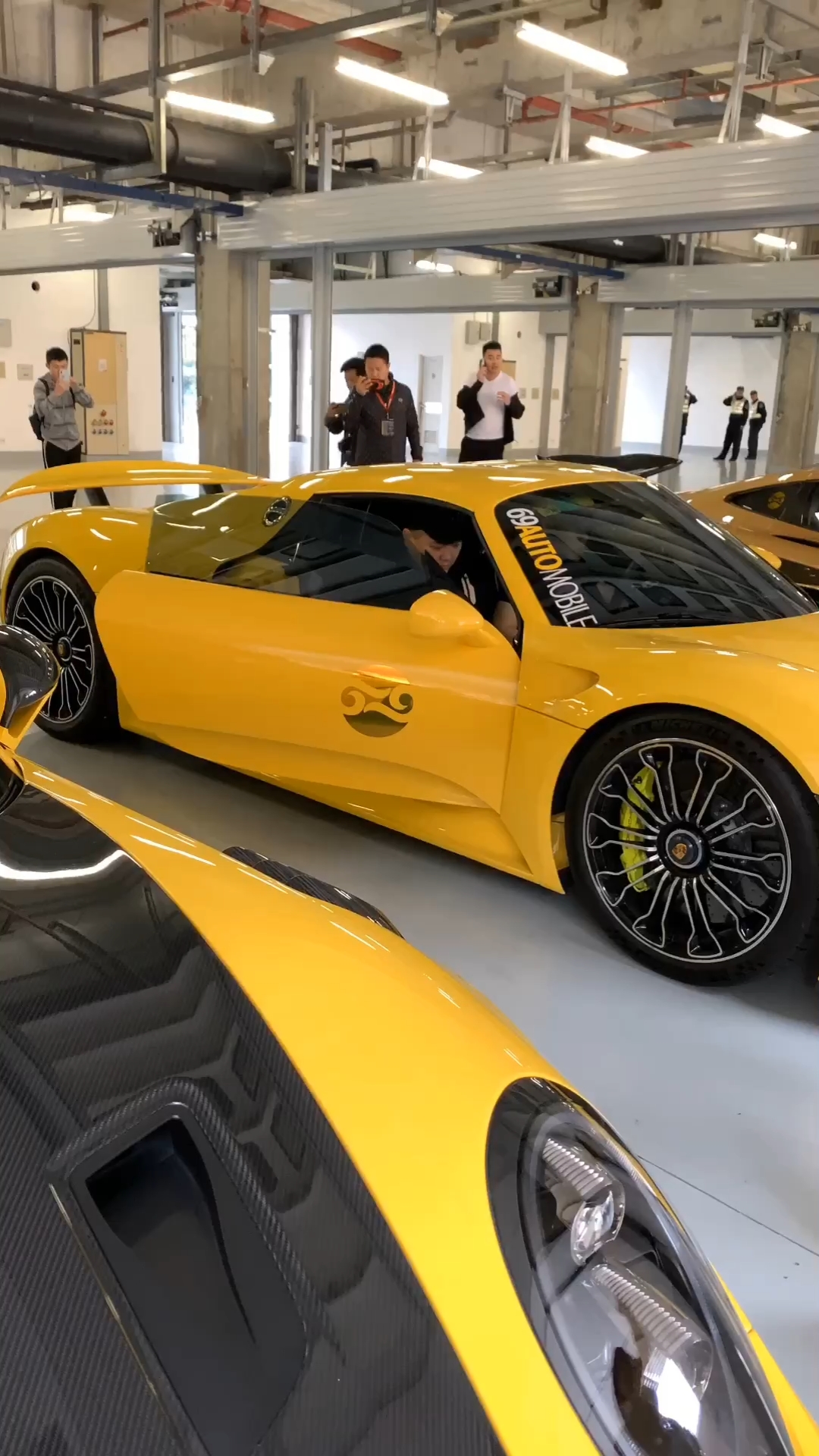 飓风豪车汇#土豪买车花两千万,选配加改装花三千万,身价肯定不下百亿