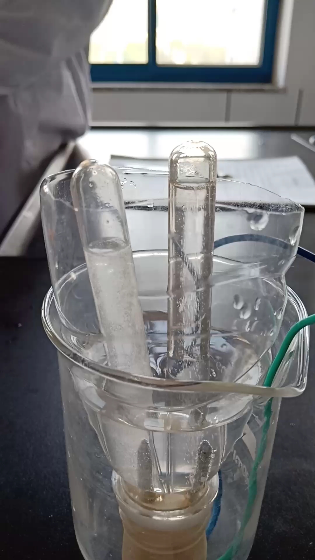 电解水的实验,你还记得不?