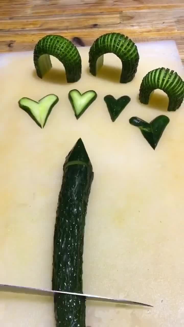今天教大家一个黄瓜爱心切法