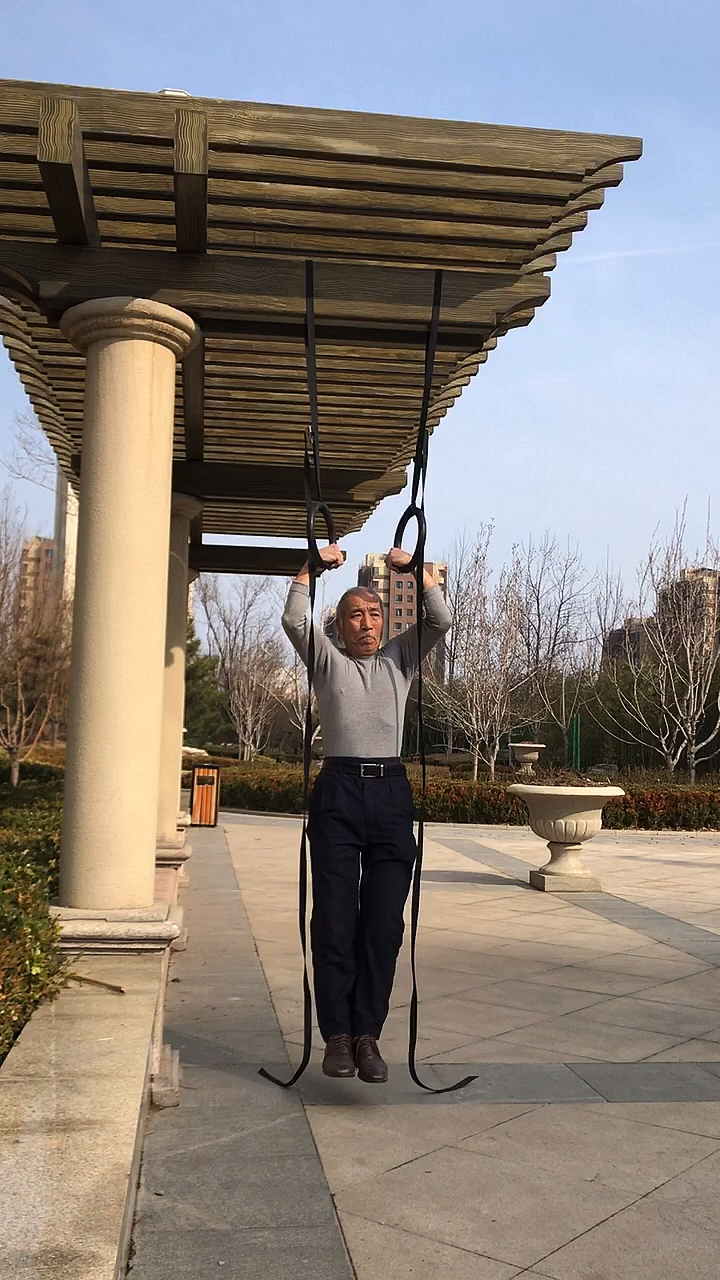 吊环健身
