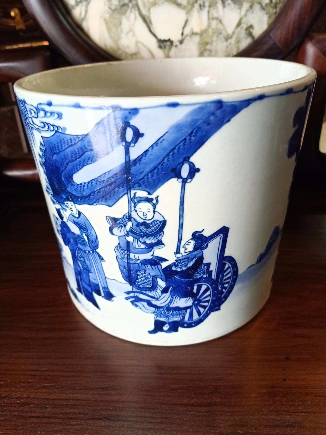 "文章山斗"款笔筒:清朝,康熙年间.青花瓷.直径17厘米,高20厘米-度小视