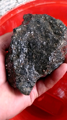 最稀有的碳质金属球陨石 中磁性