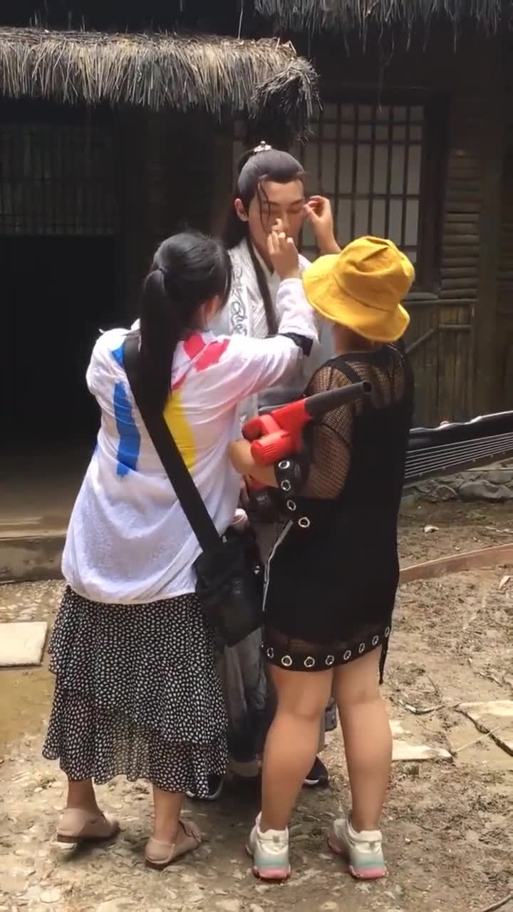 实拍拍戏现场,看看王宽的文替,长这么帅真是可惜了!