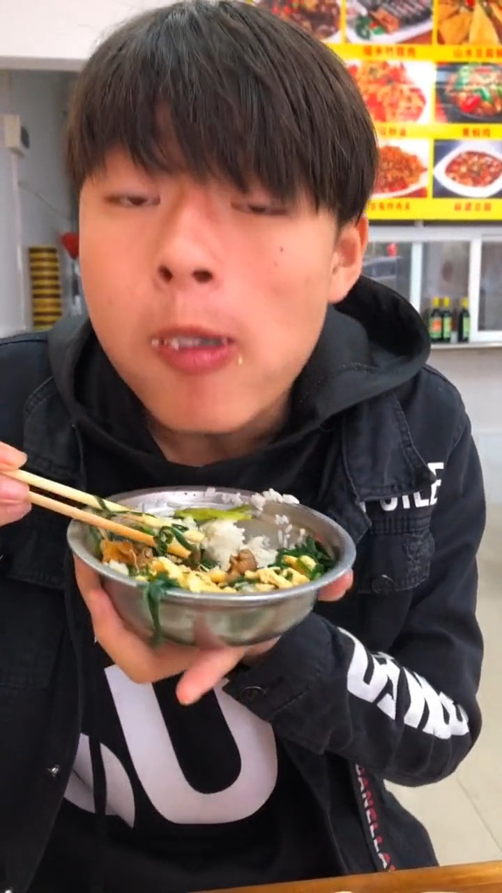 少壮不努力,老大吃套餐,成杰:游了银子岩,一世不缺钱