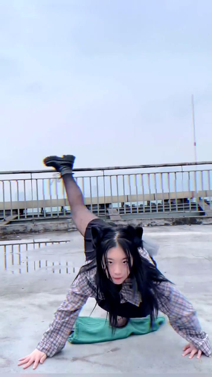 最近都在蝎子腿挑战,我也来啦,挺简单的,就是有点费腿