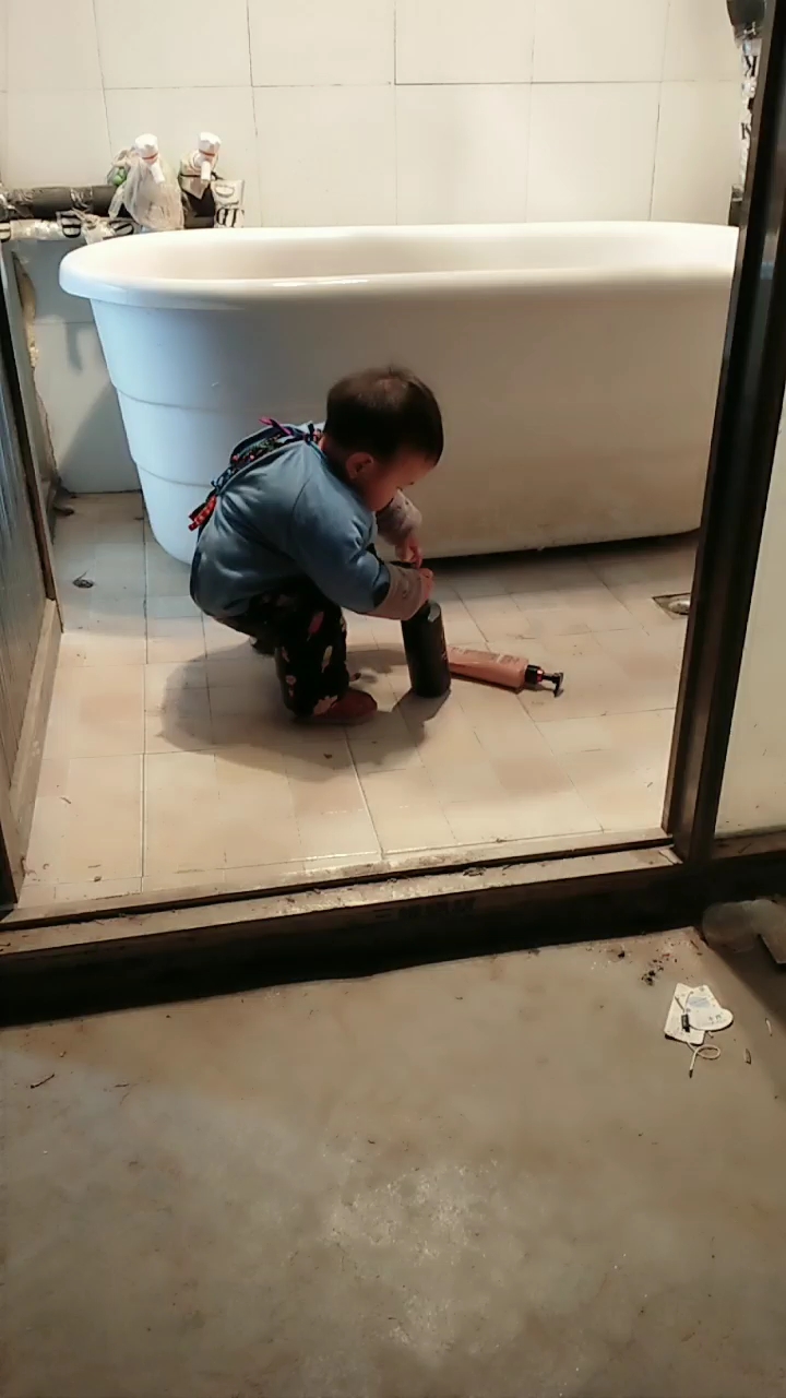 儿子自己玩真听话