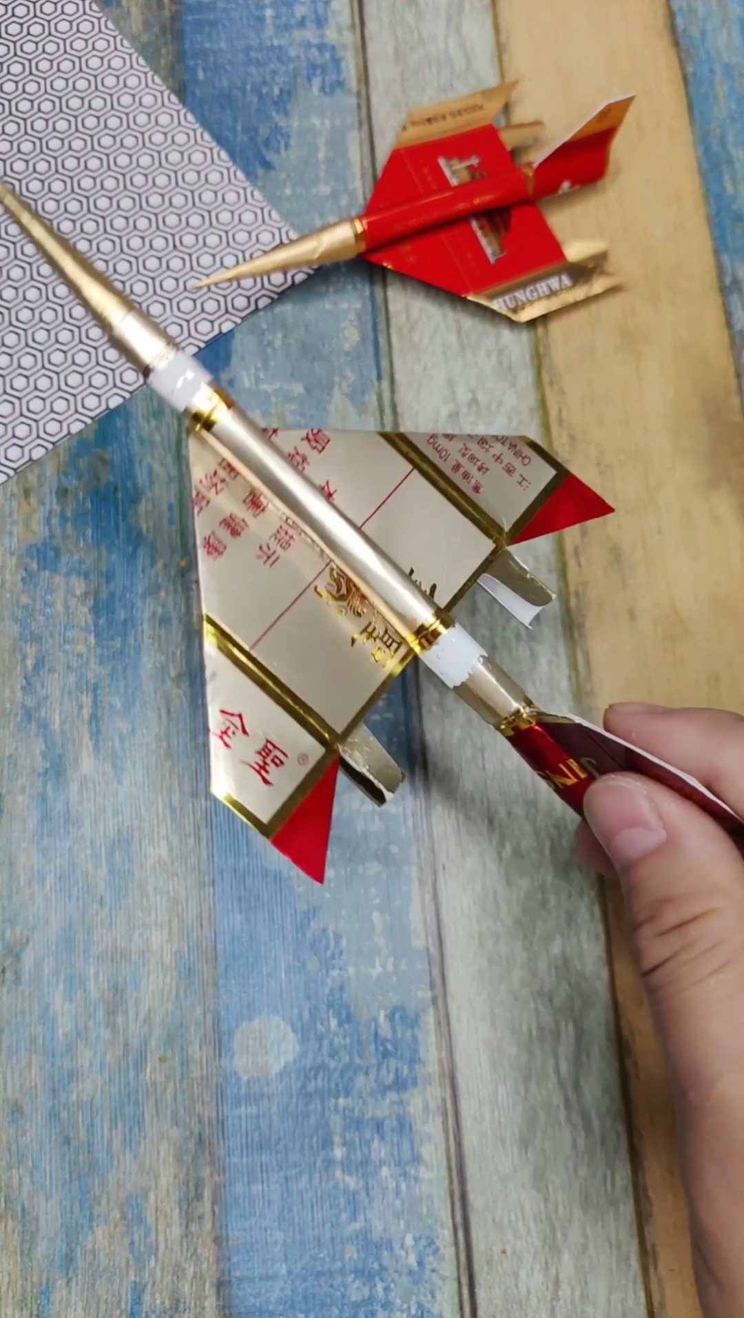 帅气的烟盒飞机烟盒还能做飞机真好玩