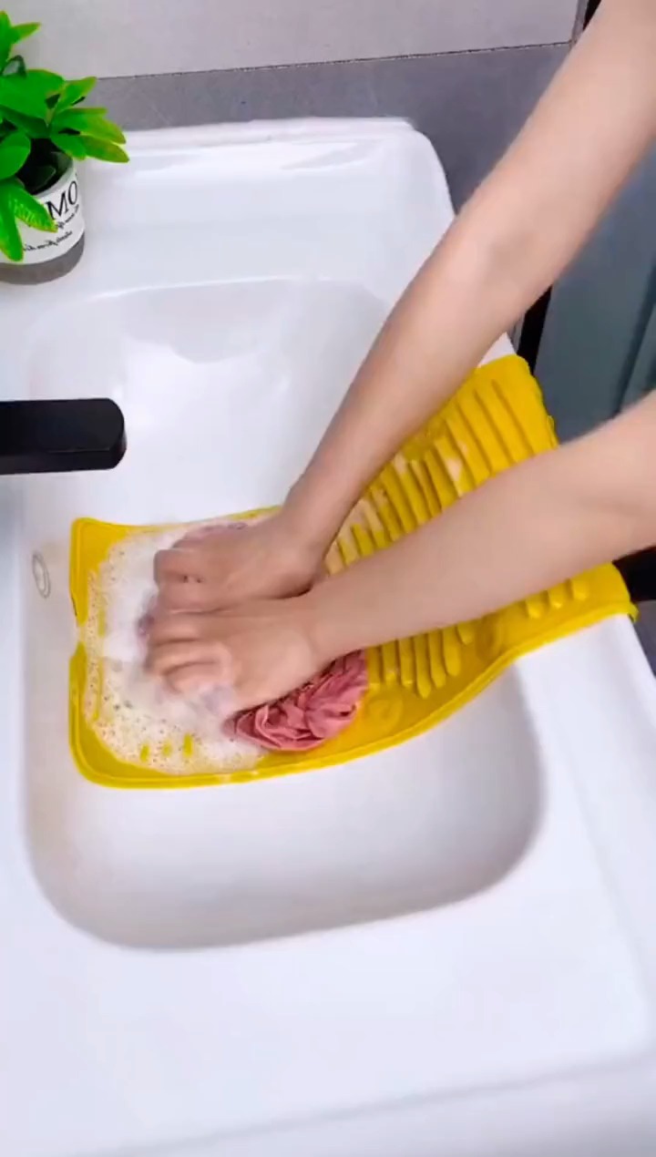 好物推荐#经常手洗衣服的有福了,硅胶软体搓衣板,方便好用