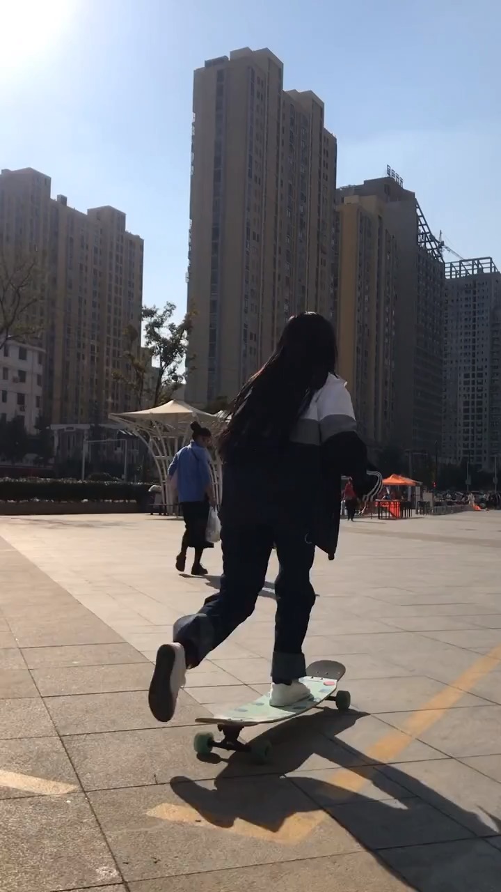 搞笑段子剧#绝对占有 相对自由  穿西园校服滑板感觉自己变初中生