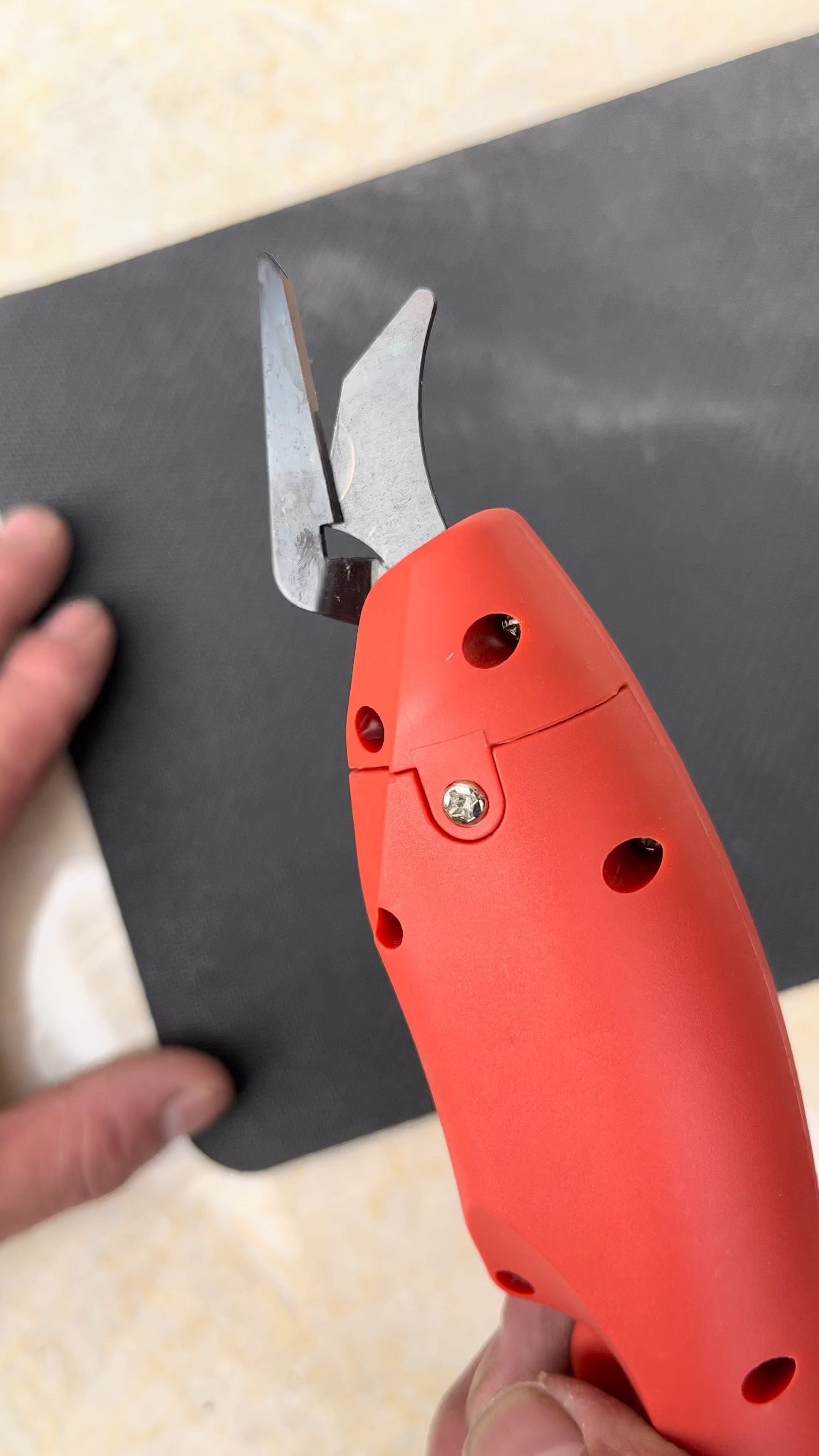 电动剪刀#高效率电动裁布剪刀