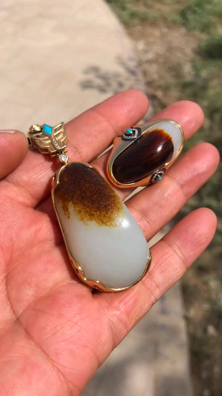 新疆和田玉籽料,金包玉吊坠戒指