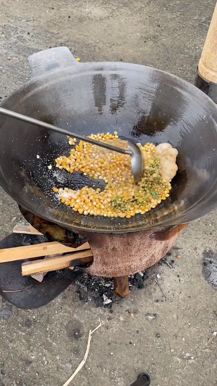 炒菜锅制作爆米花图片
