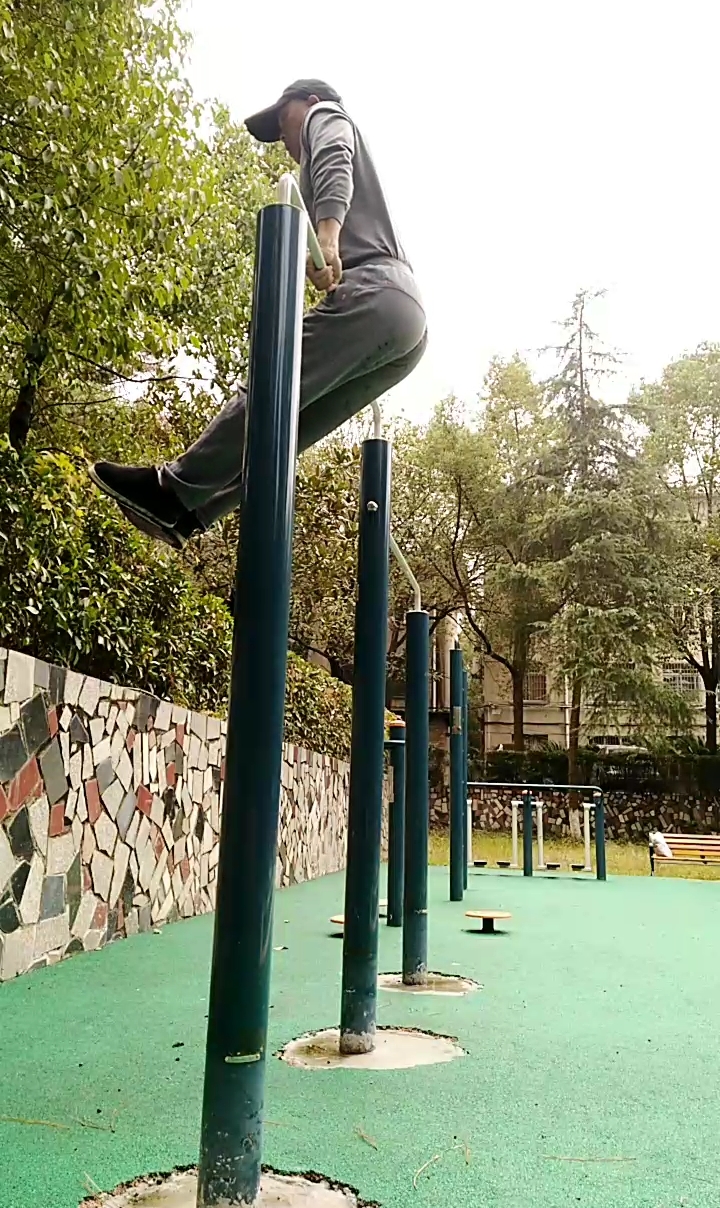 健身宁教练传递健身正能量#单杠二练习