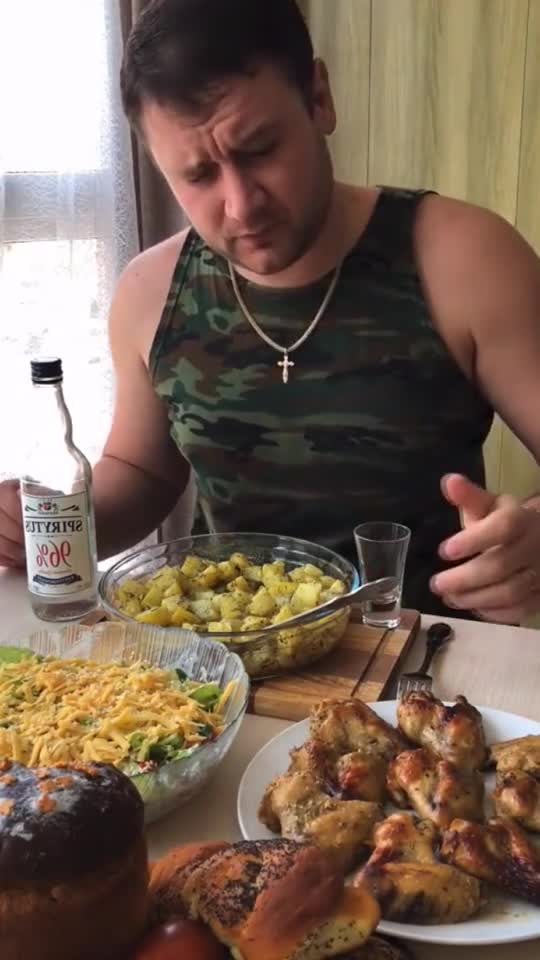 俄罗斯人喝酒,必不可少的仪式,这才是真正会喝酒的人