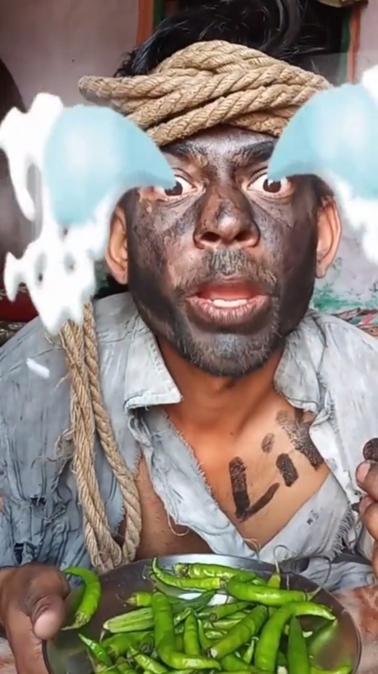 印度三哥这辣椒吃的这表情了