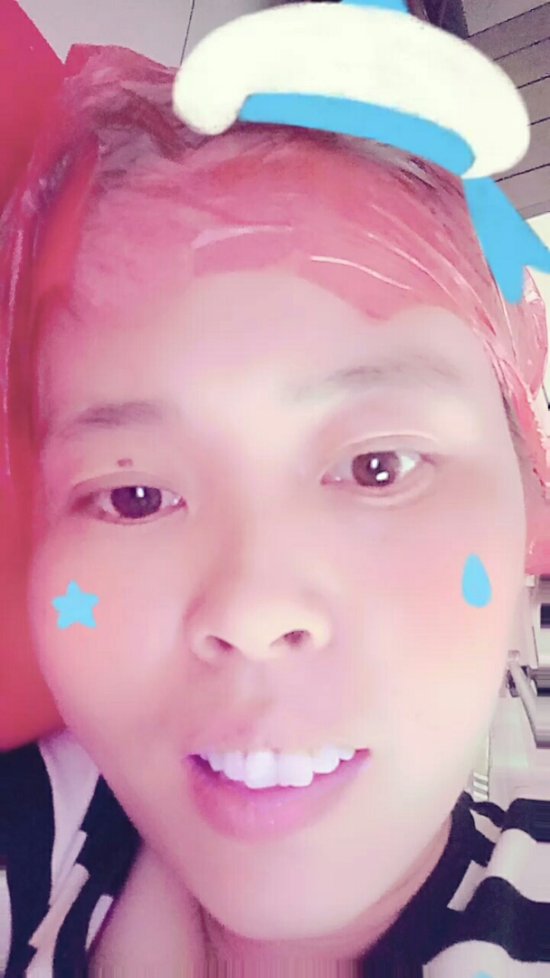 咬嘴唇