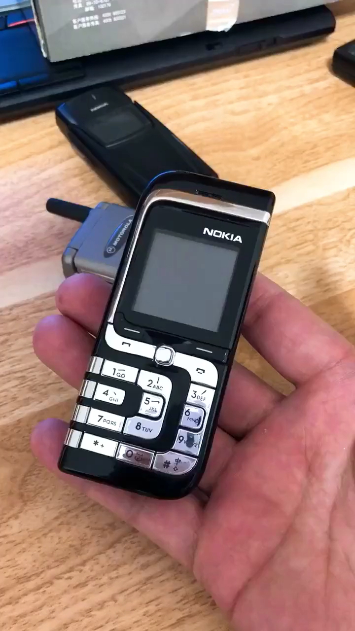 回顾经典手机之nokia7260#转发系列.造型独特
