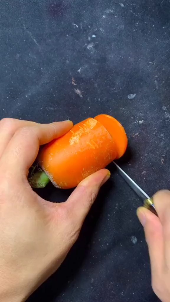 手艺人 #手工雕刻 #食品雕刻 零基础雕刻之玲珑球-度小视