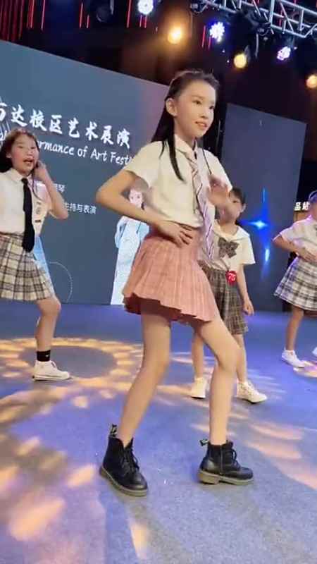 努力优秀的宋小睿,跳舞通常在c位!