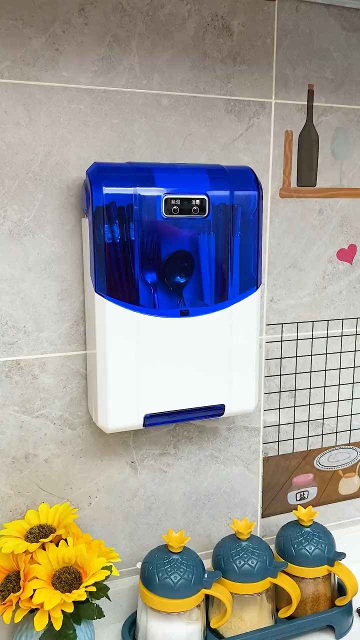 可以消毒除湿的筷子筒,还是免打孔安装,自带沥水盘,干净又卫生