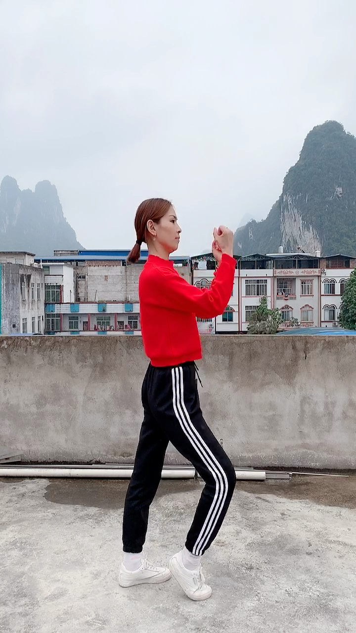 广场舞#登山步,每天练一练跳一跳,健康长寿相伴到老,心情也跟着美美