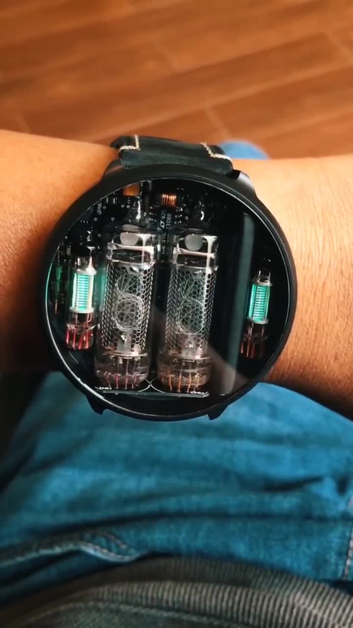 几十年前的辉光管,加上现在技术制作成的手表,越看越是喜欢!