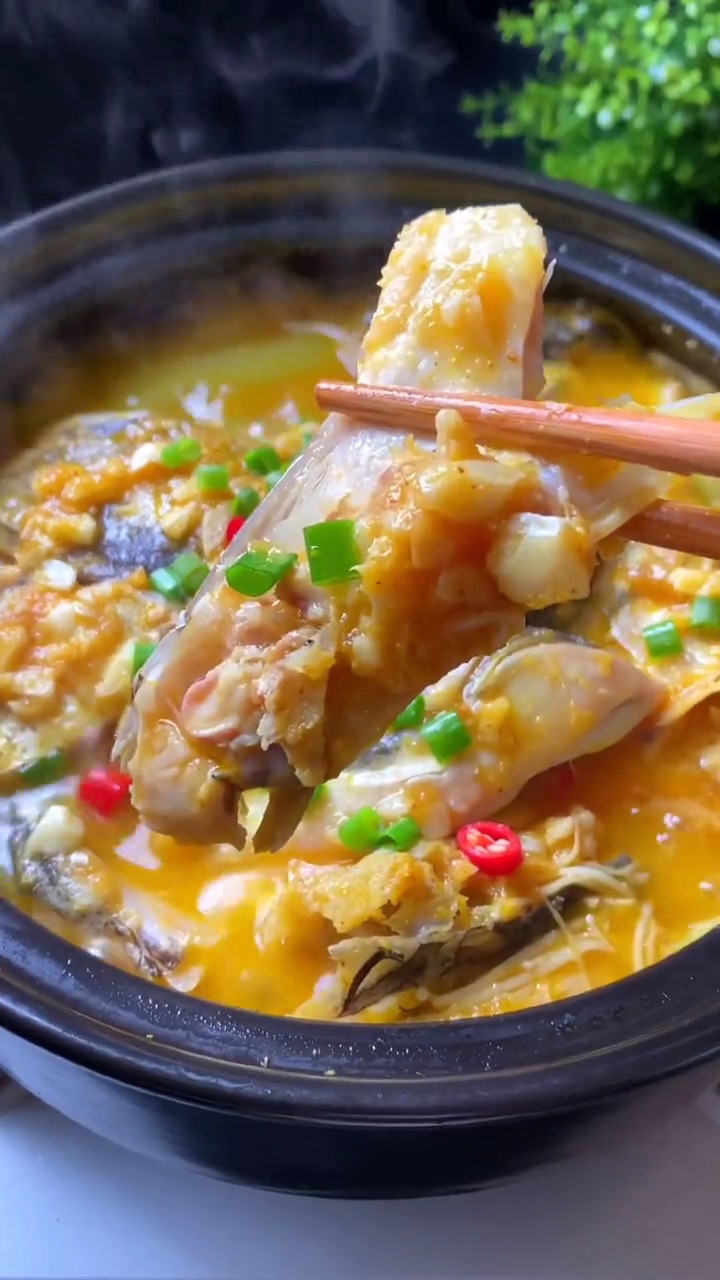 这道酸汤鱼头煲一定要试试,老公吃了保证晚上7点就回家