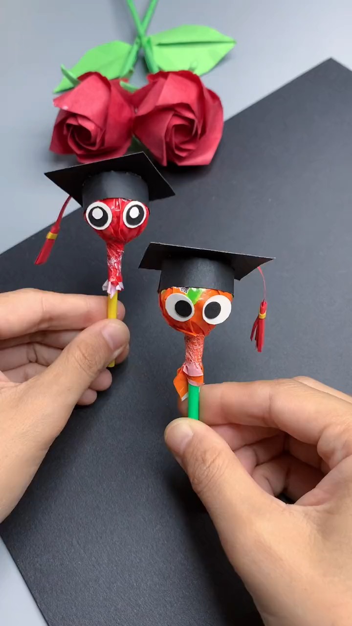 手工制作又到毕业季做个戴学士帽的棒棒糖礼物吧