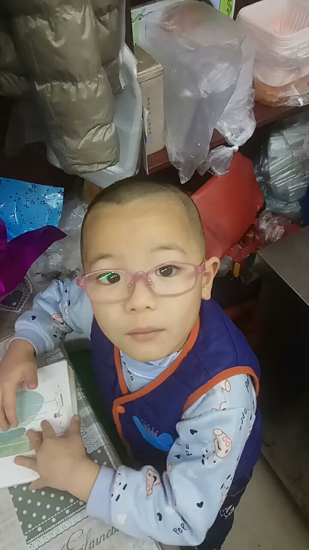 看看小孩的头行