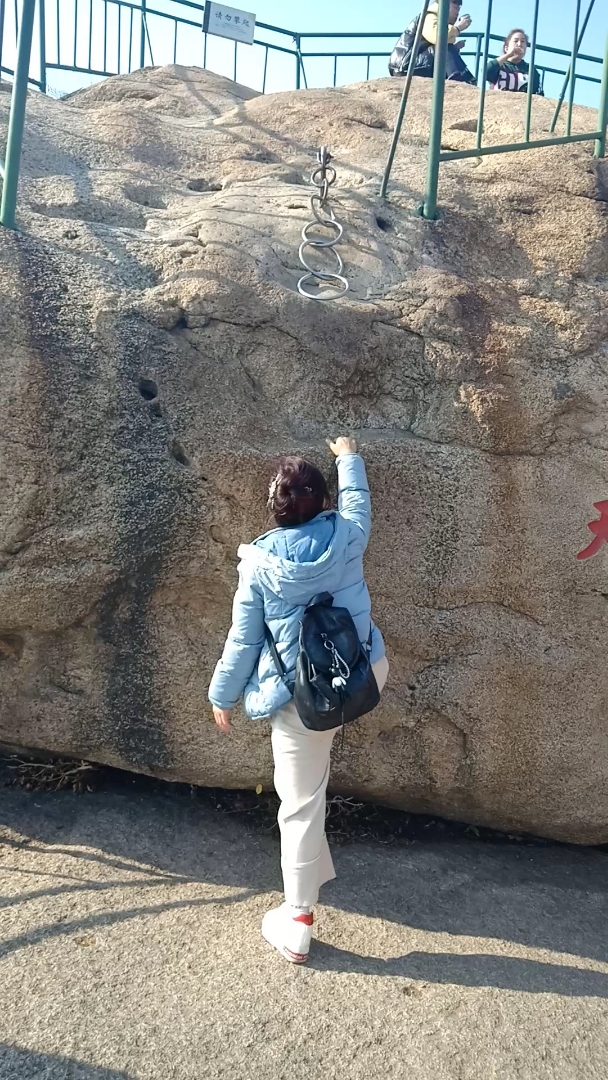 千山风景区著名景点:一步登天-度小视