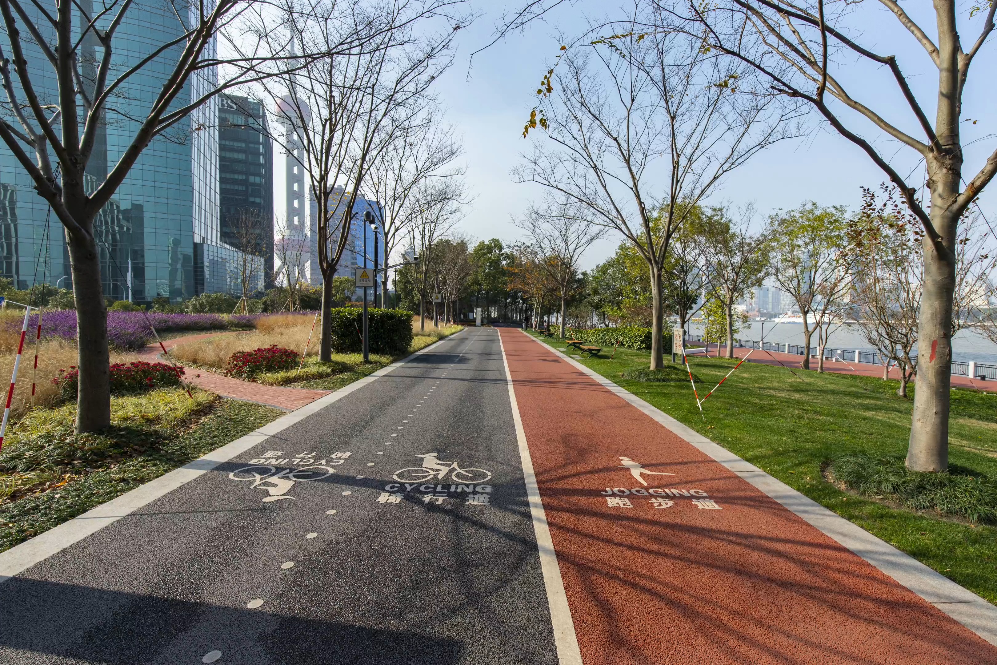 黄浦江边的彩色步道-滨江大道透水沥青#透水地坪