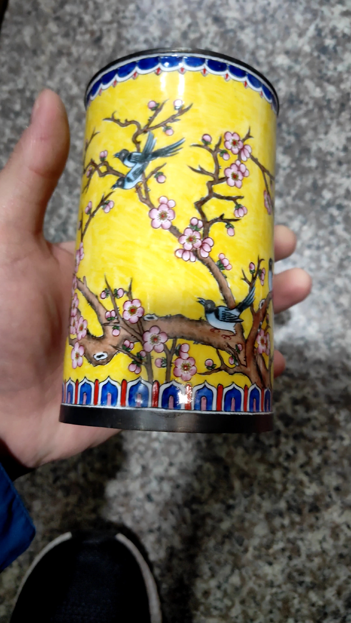 景泰蓝手绘喜鹊登梅笔筒