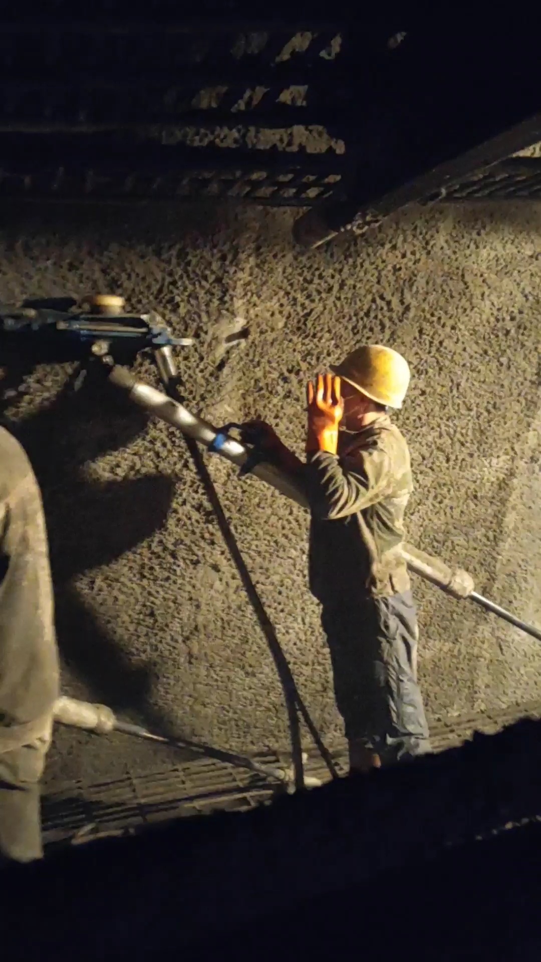 打钻是这样子的