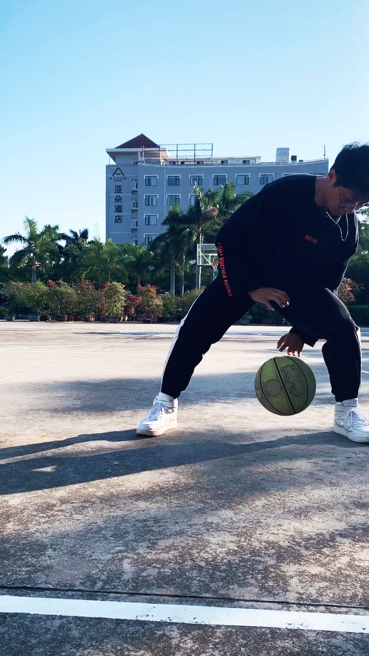 生命在于运动#胯下点球,蜘蛛手运球