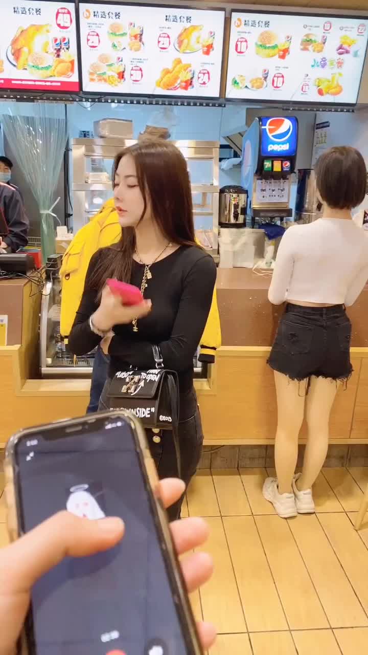 第一次和女网友见面,到底是哪一个啊?