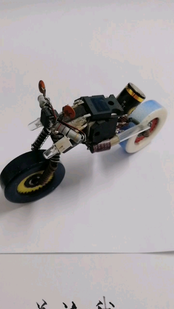 自制超酷摩托车!   懂行的才知道用了多少元件