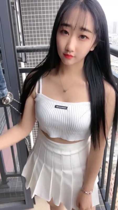 00后小姐姐,二十出头的年纪甜美又清纯