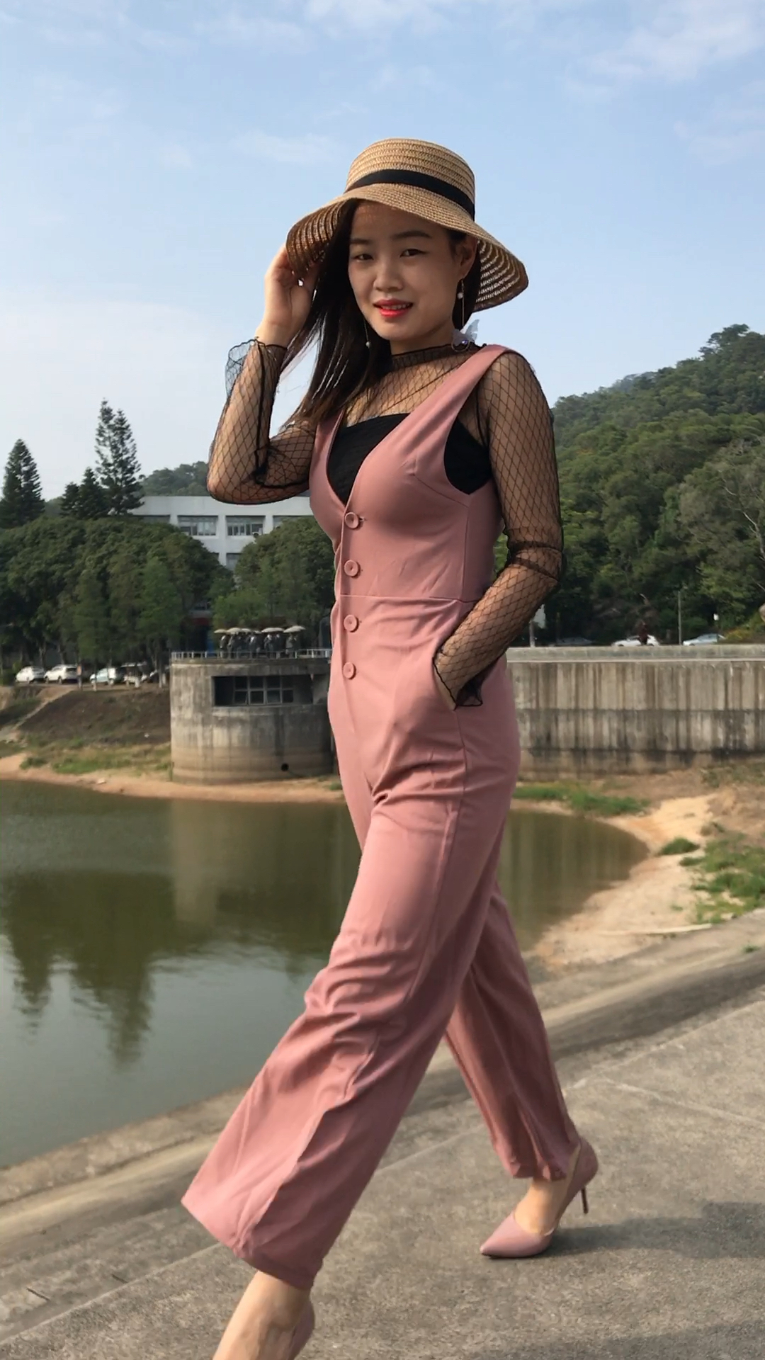 湖南常德的妹子到此一游,点亮小爱心让我们经常见面呀