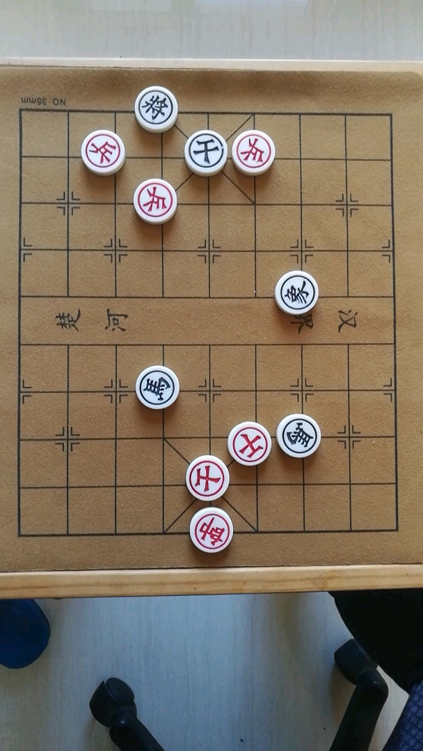 大嫂是個象棋高手,她擺出的這盤殘局,我該怎麼破?