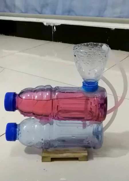 高手制作的水流永动机,把水倒进去后的一幕,这是什么原理