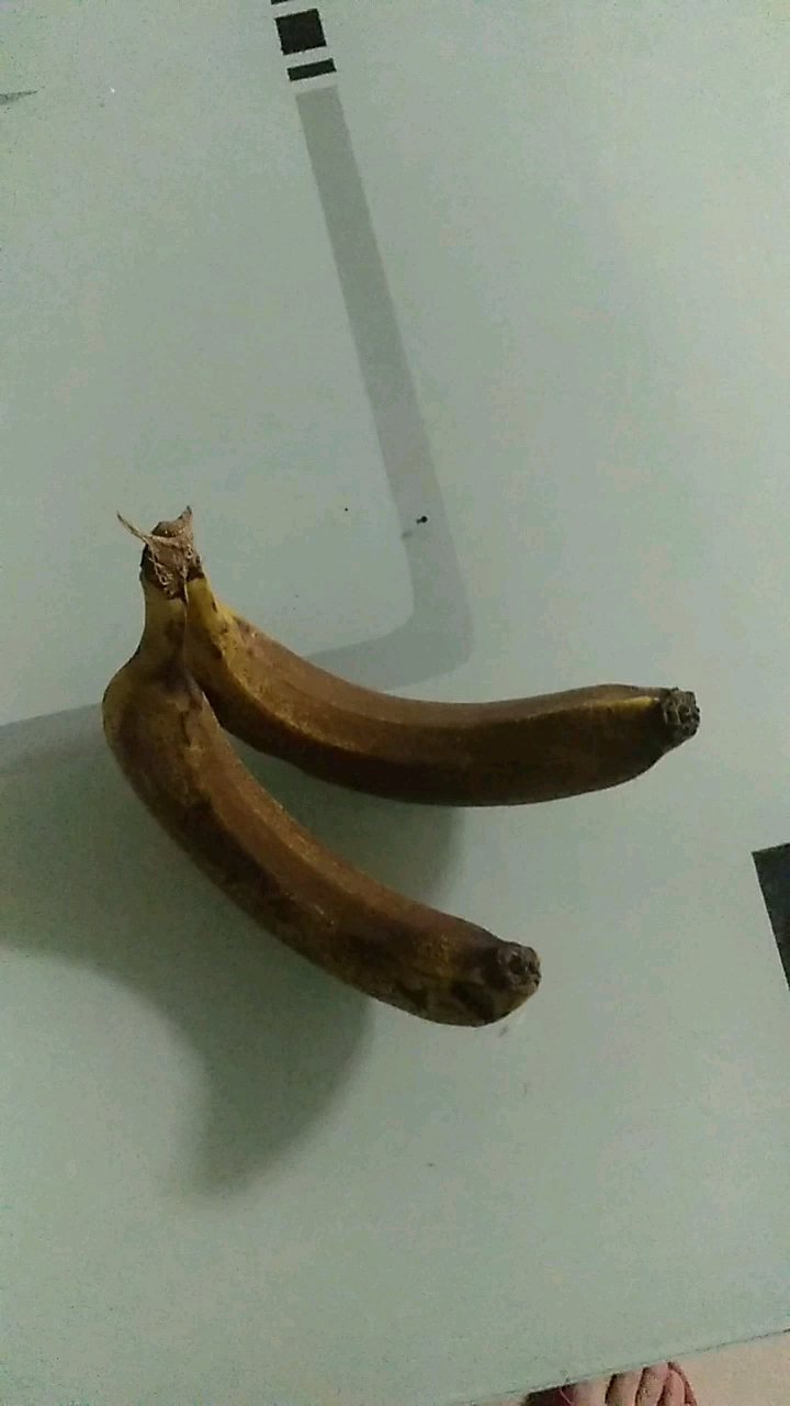 香蕉买回来几天外皮已经发黑了,请你们说说还能吃吗?