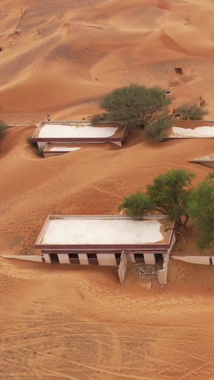 被沙漠埋没的村庄