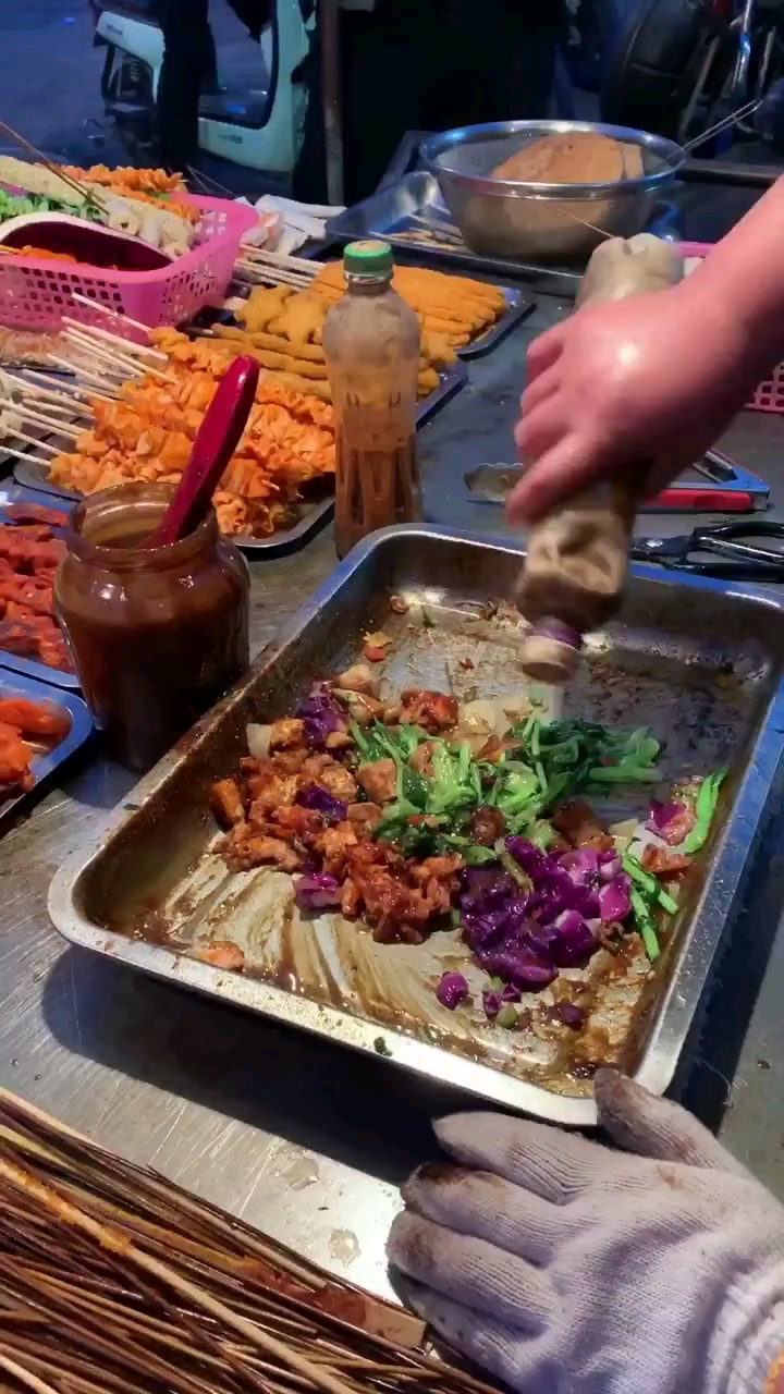 炸烧饼夹菜,味道不错啊